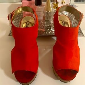 Orange by Carlos Santana platform 71/2